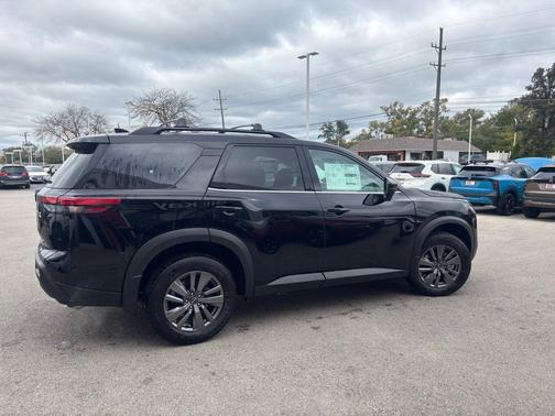 2025 Nissan Pathfinder SV 4WD