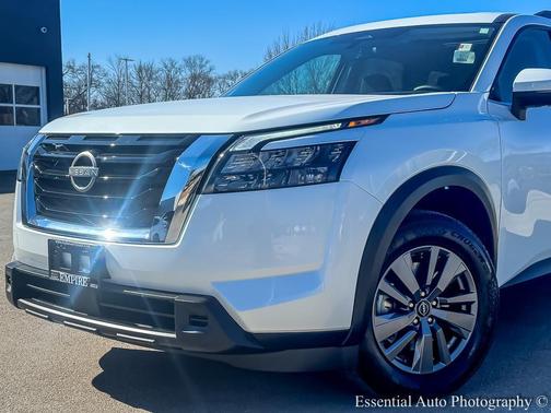 2025 Nissan Pathfinder SV 4WD