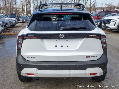 2026 Nissan Kicks SR