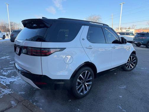 2024 Land Rover Discovery P300 Dynamic SE