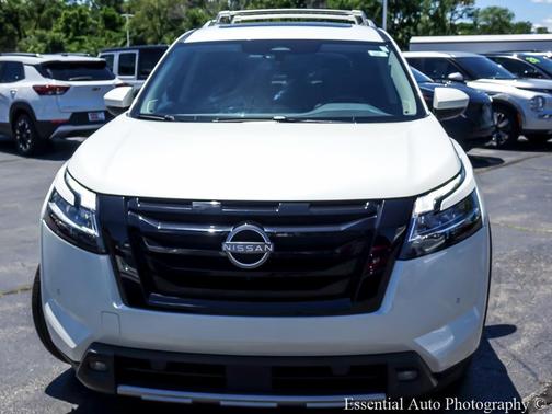 Pearl White Tricoat 2023 Nissan Pathfinder SL 4WD