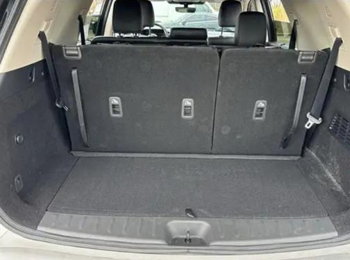 Pearl White Tricoat 2023 Nissan Pathfinder SL 4WD