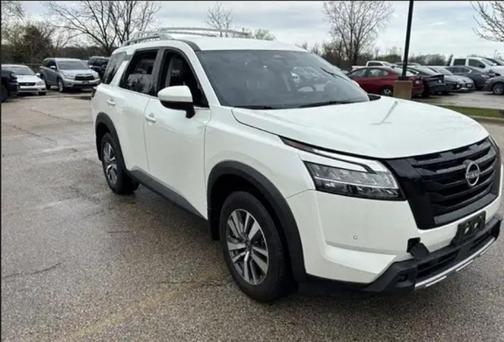 Pearl White Tricoat 2023 Nissan Pathfinder SL 4WD