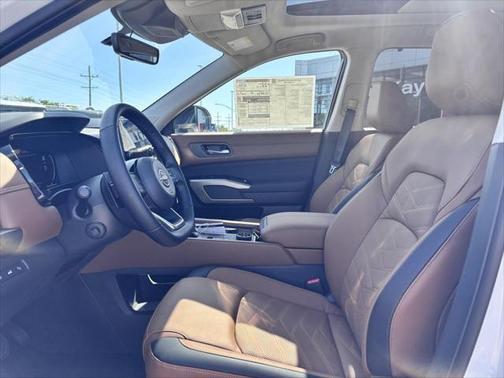 2025 Nissan Pathfinder Platinum 4WD