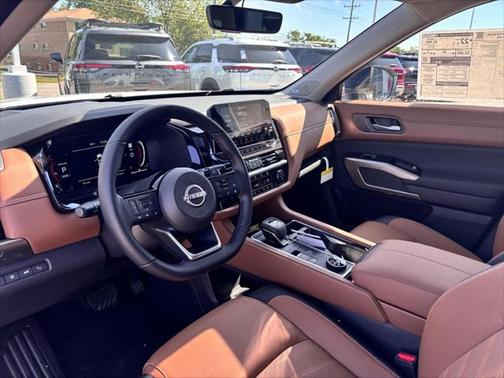 2025 Nissan Pathfinder Platinum 4WD