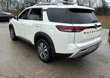 Pearl White Tricoat 2023 Nissan Pathfinder SL 4WD