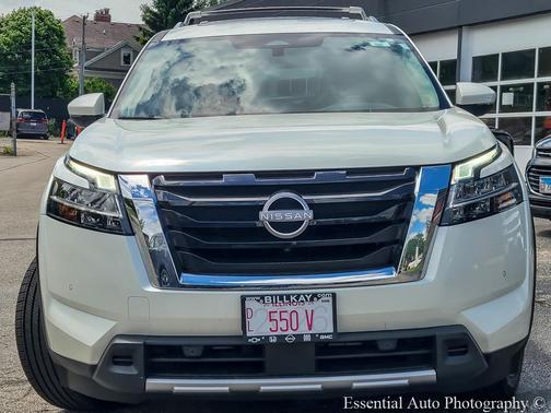 Pearl White Tricoat 2023 Nissan Pathfinder SL 4WD
