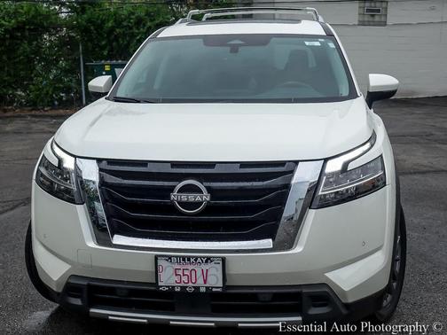 Pearl White Tricoat 2023 Nissan Pathfinder SL 4WD
