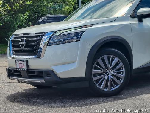 Pearl White Tricoat 2023 Nissan Pathfinder SL 4WD