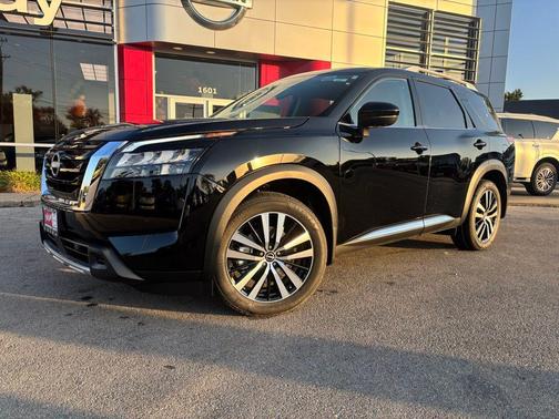 2025 Nissan Pathfinder Platinum 4WD
