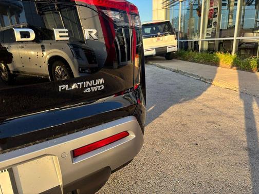 2025 Nissan Pathfinder Platinum 4WD