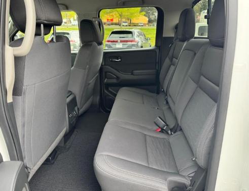 Glacier White 2024 Nissan Frontier SL