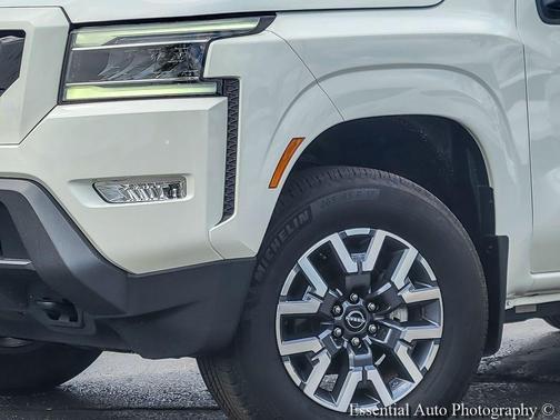Glacier White 2024 Nissan Frontier SL