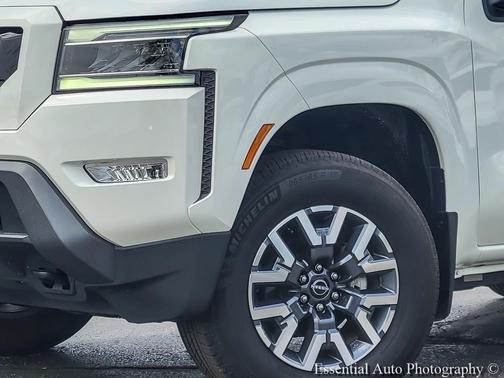Glacier White 2024 Nissan Frontier SL