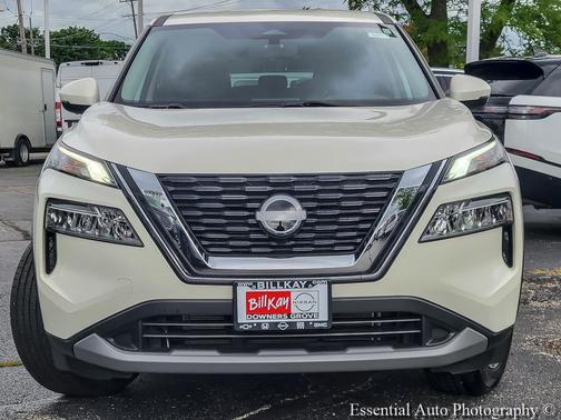 Pearl White Tricoat 2023 Nissan Rogue SV