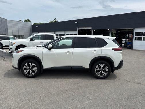 Pearl White Tricoat 2023 Nissan Rogue SV