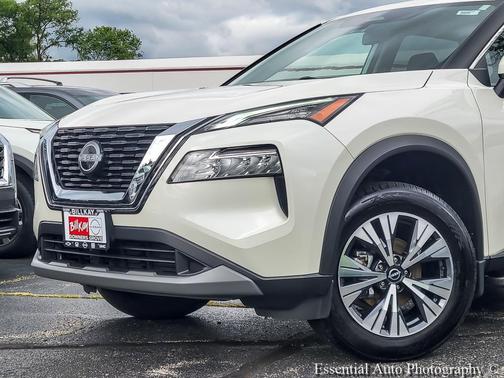 Pearl White Tricoat 2023 Nissan Rogue SV