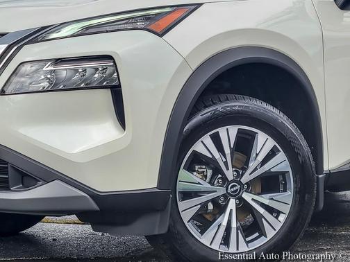 Pearl White Tricoat 2023 Nissan Rogue SV