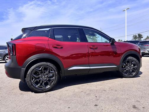 2025 Nissan Kicks SR