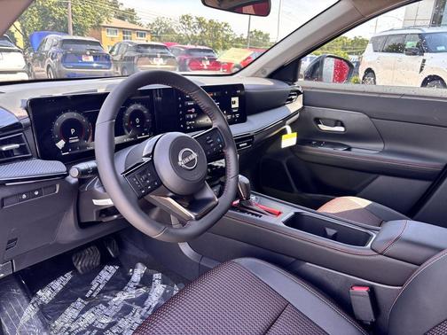2025 Nissan Kicks SR