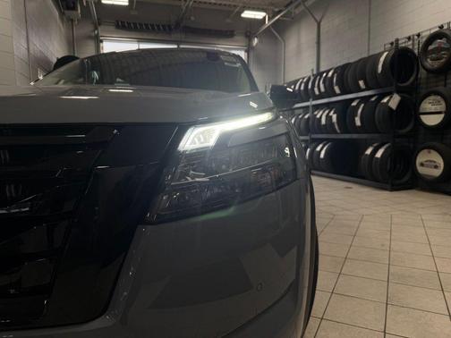 2025 Nissan Pathfinder Platinum 4WD