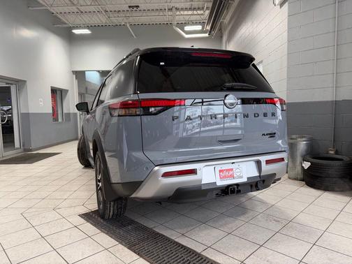 2025 Nissan Pathfinder Platinum 4WD