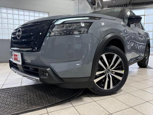 2025 Nissan Pathfinder Platinum 4WD