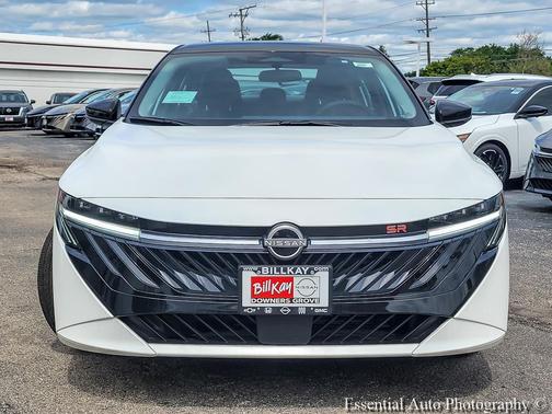 Aspen White Tricoat/Super Black 2026 Nissan Sentra SR