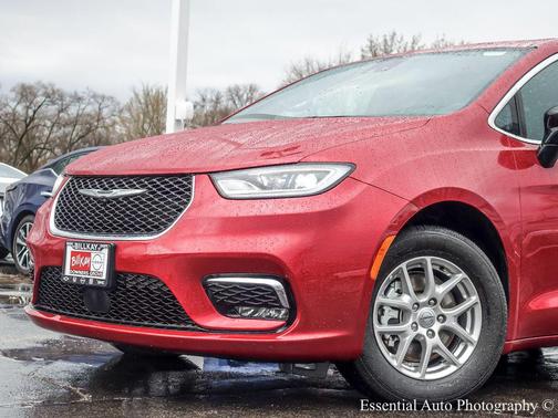 Red Hot Pearlcoat 2025 Chrysler Pacifica L