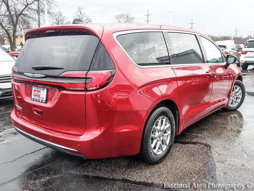 Red Hot Pearlcoat 2025 Chrysler Pacifica L