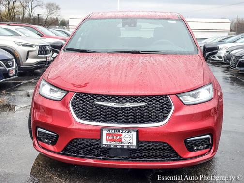 Red Hot Pearlcoat 2025 Chrysler Pacifica L