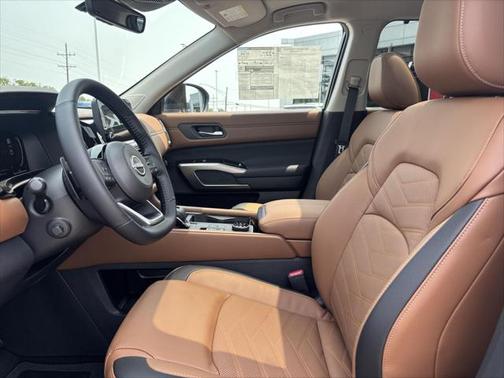 2025 Nissan Pathfinder Platinum 4WD