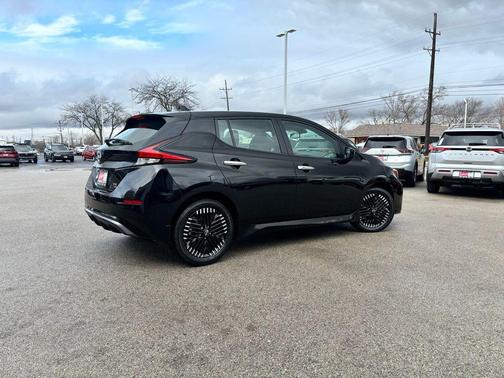 2025 Nissan Leaf SV PLUS