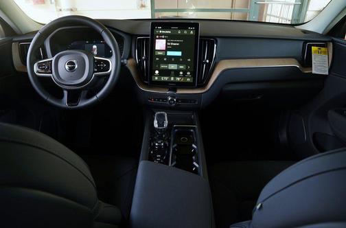 2025 Volvo V60 Cross Country Plus, B5 AWD Gas (mild hybrid)