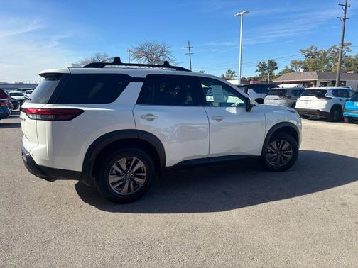 2022 Nissan Pathfinder SV 4WD