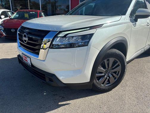2022 Nissan Pathfinder SV 4WD