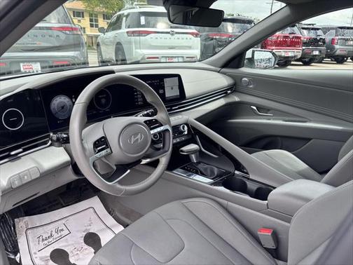 2025 Hyundai ELANTRA SEL