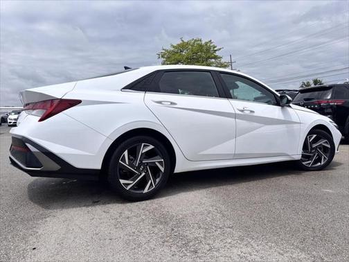 2025 Hyundai ELANTRA SEL