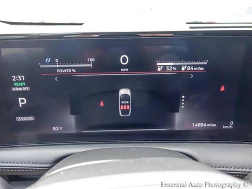 Brilliant Silver Metallic/Black Diamond Pearl 2024 Nissan ARIYA ENGAGE+