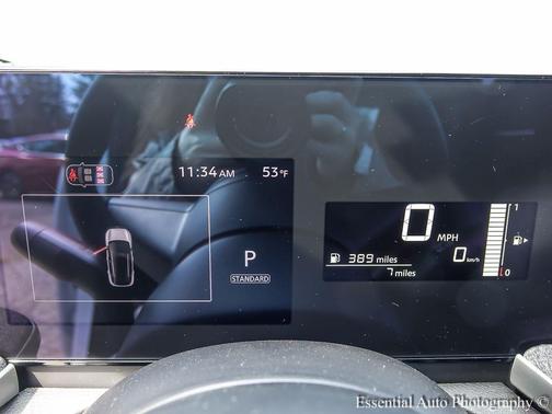 Aspen White Tricoat/Super Black 2026 Nissan Kicks SV