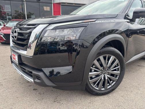 2025 Nissan Pathfinder SL 4WD