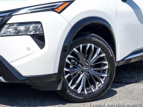 Everest White Pearl Tricoat 2026 Nissan Rogue Platinum