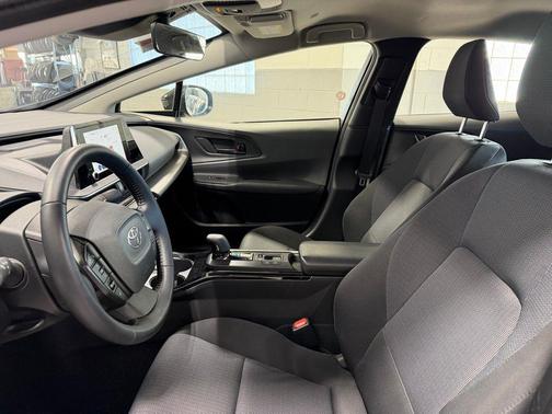 2025 Toyota Prius LE