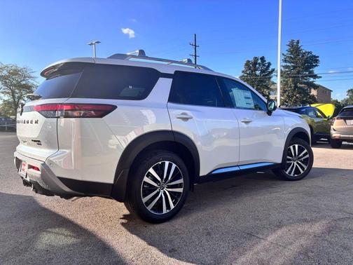 2025 Nissan Pathfinder Platinum 4WD