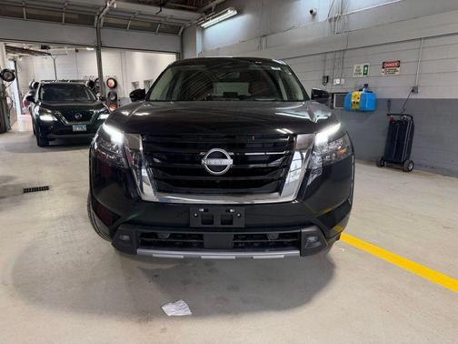 2025 Nissan Pathfinder Platinum 4WD