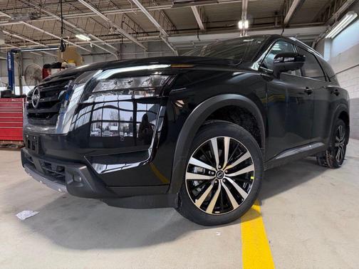 2025 Nissan Pathfinder Platinum 4WD