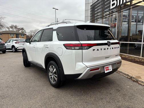 2025 Nissan Pathfinder SL 4WD