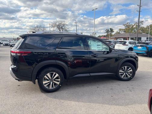 2025 Nissan Pathfinder SL 4WD