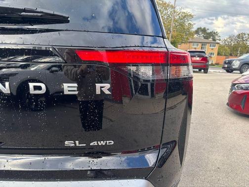 2025 Nissan Pathfinder SL 4WD