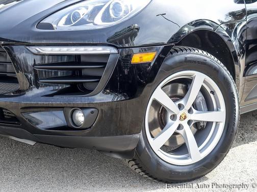 Black 2018 Porsche Macan Macan